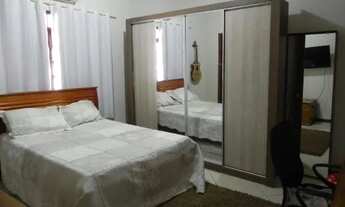 Imagem 4: Casa com área de lazer e piscina