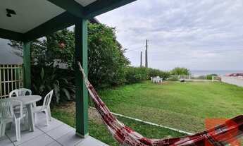 Imagem 7: Excelente sobrado em alvenaria de frente para o mar na Barra do Saí em Itapoá /SC., medind