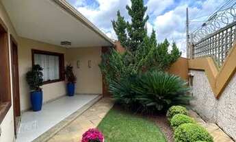 Imagem 2: Casa de alto padrão à venda no Centro de Matozinhos