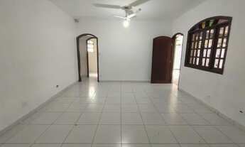 Imagem 2: Casa para aluguel possui 240 metros quadrados com 4 quartos