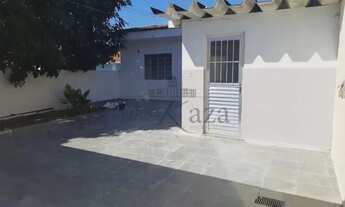 Imagem 2: Casa com Edícula - Jacareí - Parque Itamarati - 2 Dormitórios - 330m²