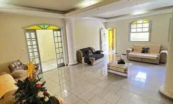 Imagem 8: Casa com 3 Quartos e 3 banheiros à Venda, 270 m² por R$ 800.000