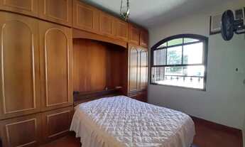 Imagem 6: Baixou em Bangu! Ideal para duas famílias 5 quartos, 2 casas ótima localização