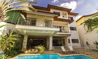 Imagem 3: Descubra a casa dos seus sonhos neste oásis de conforto e luxo, localizado no perímetro do