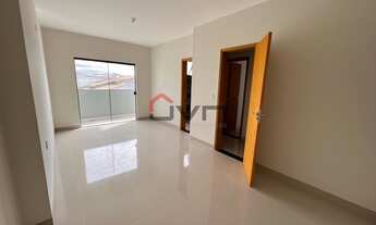 Imagem 7: Lindo sobrado a venda, contando com 3 quartos, sendo um suíte com sacada, sala ampla