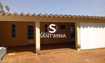 Imagem 2: Vende-se casa em excelente localização, ao lado da Câmara Municipal de Indiaporã/SP