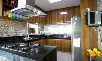 Imagem 5: Casa de condomínio térrea para venda possui 220 metros quadrados com 3 quartos