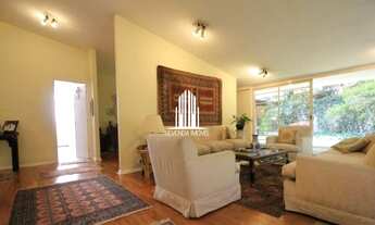 Imagem 3: 330m² de área construida, 3 dormitórios sendo 2 suítes, 5 banheiros, 3 salas, copa e cozin