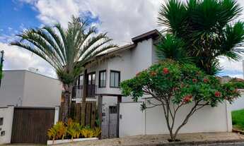 Imagem 5: Casa de alto padrão a venda, com 388m² de terreno e 271 m² de área construída, no bairro P