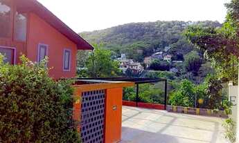 Imagem 2: Casa de 4 dormitórios (1 suíte) - 3 vagas de garagem na Lagoa da Conceição