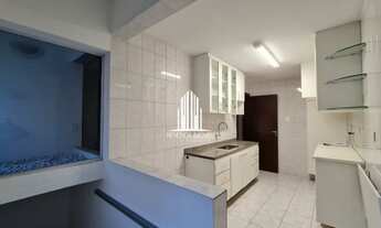 Imagem 7: Casa em condomínio fechado, com três pavimentos. Sendo, Térreo: 2 garagens, dependências d