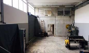 Imagem 5: Prédio com 3 andares, 2 mezaninos, com 927 metros de área construída, 10 vagas, Rua Doutor