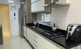 Imagem 6: Lindo apartamento Decorado de 2 dormitórios, sendo 1 suíte, sacada com churrasqueira e gar