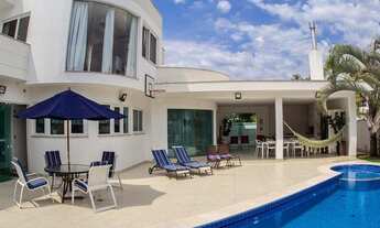 Imagem: Casa com 07 dormitórios ( 06 suítes) e