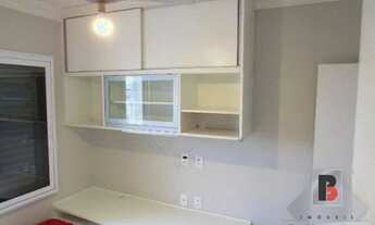 Imagem 4: REGIÃO ARBORIZADA, APTO REPLETO DE ARMÁRIOS E MUITO BOM GOSTO