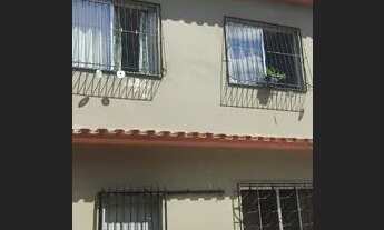 Imagem: Prédio com 2 apartamentos e terraço