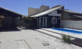 Imagem 2: Casa na praia do sonho com piscina