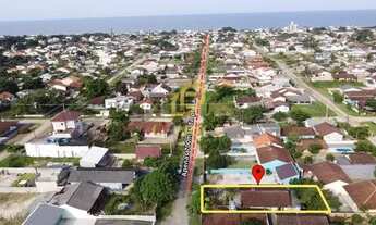 Imagem 2: Ótima Casa com 3 Quartos sendo 1 Suíte e Terreno inteiro à 700mts do Mar - Barra do Saí
