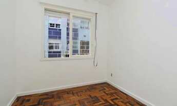 Imagem 6: Apartamento térreo de um dormitório transformado em dois dormitórios no bairro Passo da Ar