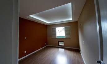 Imagem 5: Casa duplex 4 quartos sendo 1 suíte,terreno com piscina e hidro,3vagas no Cosme Velho. Doc