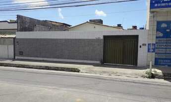 Imagem: Vende-se casa na Avenida dos Xavantes