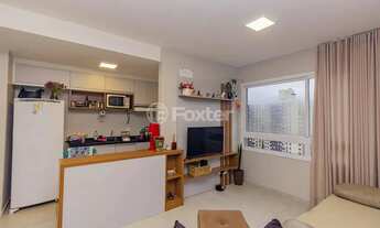 Imagem 3: Apartamento semimobiliado, com 2 quartos, sendo 1 suíte, 1 vaga de estacionamento