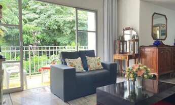 Imagem 2: O Refúgio Perfeito no Alto do Itaigara Cercado de Verde