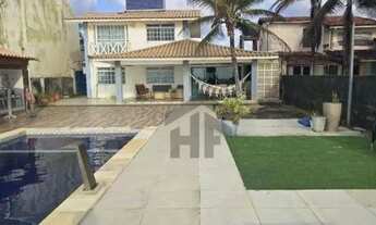 Imagem 2: Casa à beira mar, 300m², à venda com 5 quartos (2 suítes), localizada em Enseada dos Corai