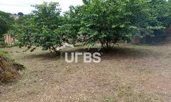 Imagem 3: FUNDO CONFRONTANDO COM CORREGO AGUA BRANCA