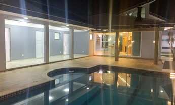 Imagem 6: Casa de Alto Padrão no Condomínio Jardim dos Lagos com 4 Suítes e Piscina Próxima ao Cent