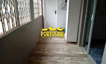 Imagem 2: Casa, em piso superior (segundo pavimento), com dois dormitórios, sala com lareira, sacada