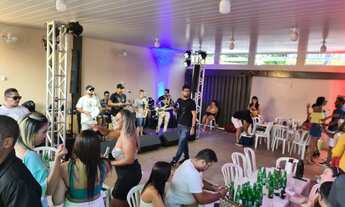 Imagem 4: Área de festa com piscina aquecida e casa de temporada