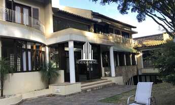 Imagem 2: CASA 820 m2 / 04 Suítes / Piscina / 6 Vagas de Carro / Lareira / Churrasqueira