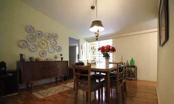 Imagem 4: 330m² de área construida, 3 dormitórios sendo 2 suítes, 5 banheiros, 3 salas, copa e cozin