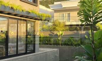 Imagem 2: Casa para Venda no bairro Santa Regina em Camboriú, 4 quartos sendo 4 suítes, 4 vagas, Mob