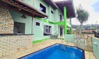 Imagem 6: Excelente casa com PISCINA na Escola Agrícola!!! Casa Ampla e com um lindo jardim e uma v