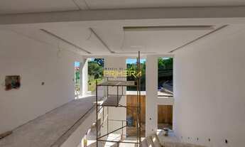 Imagem 3: Casa à venda de alto padrão com amplo terreno 3 suítes 4 vagas no Vista Alegre, Curitiba