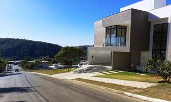 Imagem 3: Casa com 3 Suítes, 2 Vagas de Garagem, em Condomínio Fechado, à venda no São Pedro, Juiz d