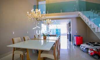 Imagem 2: Casa de condomínio térrea para venda possui 220 metros quadrados com 3 quartos