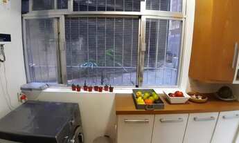 Imagem 7: Um maravilhoso apartamento de 2 quartos, dependência de empregada, área de serviço, tem 75