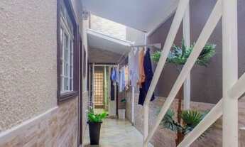 Imagem 2: Sobrado para venda possui 246 metros quadrados com 5 quartos 2 SUITES