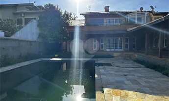 Imagem 3: Linda e Espaçosa Casa Disponível para venda!