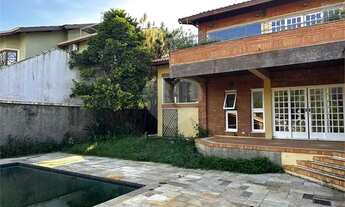 Imagem 2: Linda e Espaçosa Casa Disponível para venda!