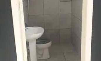 Imagem 3: Alugo casa com 3 peças e garagem em Santa Felicidade incluso luz e agua