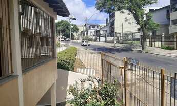 Imagem 2: PORTO ALEGRE - Casa Padrão - Cristo Redentor