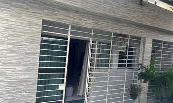 Imagem: Linda casa a venda no centro de Dias Davilla