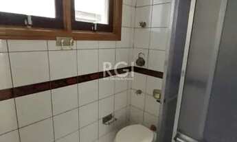 Imagem 5: JK no Centro Histórico de Porto Alegre, com 26,01 m², cozinha com pia e armários, banheiro