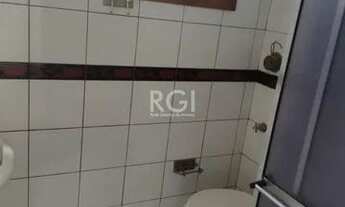 Imagem 6: JK no Centro Histórico de Porto Alegre, com 26,01 m², cozinha com pia e armários, banheiro