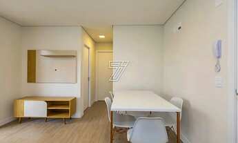 Imagem 3: Apartamento mobiliado com 2 quartos sendo 1 suíte e 1 vaga de garagem no Portão