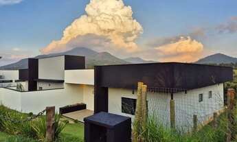 Imagem 2: Impecável casa em condomínio na com acesso a Represa com 5 quartos e 5 suítes em Vargem/Jo